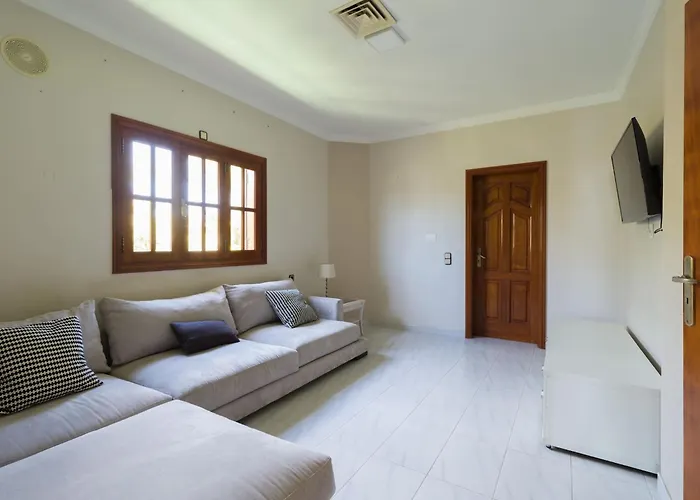 Sonnenland Hill Villa *