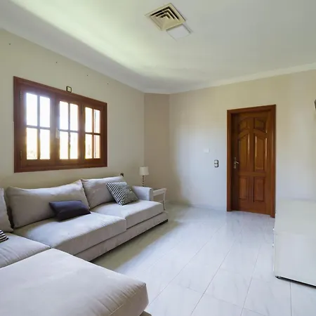 Sonnenland Hill Villa *